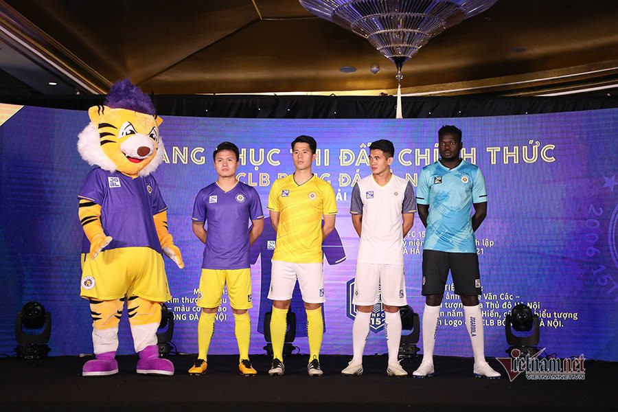 ha-noi-tung-bung-xuat-quan-quyet-doi-lai-ngoi-vuong-v-league-2.jpg