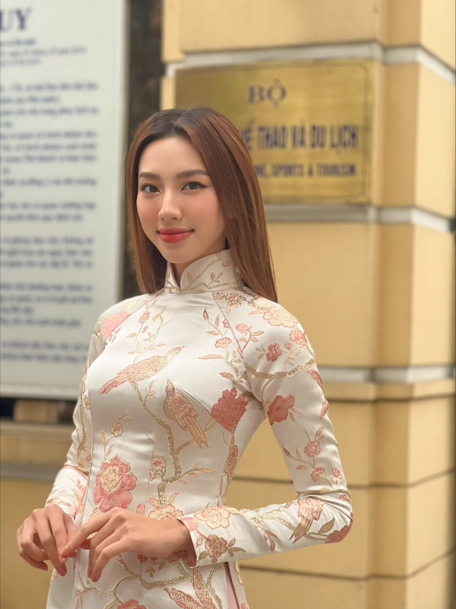 Hoa hậu Thùy Tiên gặp Thứ trưởng Bộ Văn hóa Thể thao và Du lịch - 3