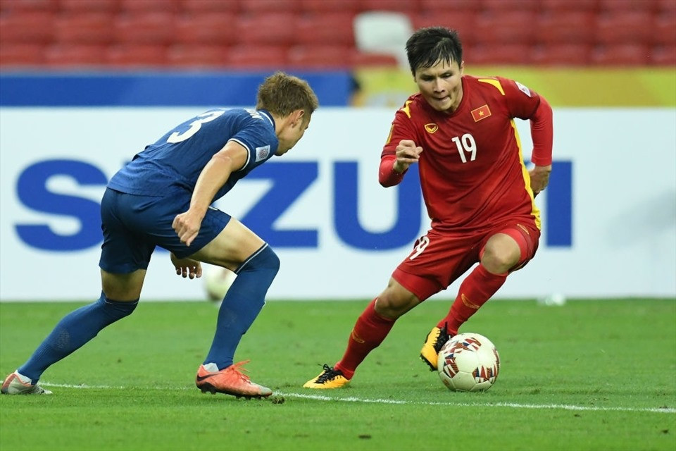 Quang Hai gây nhiều khó khăn cho tuyển Thái Lan ở 2 trận bán kết AFF Cup 2020. Ảnh: AFP