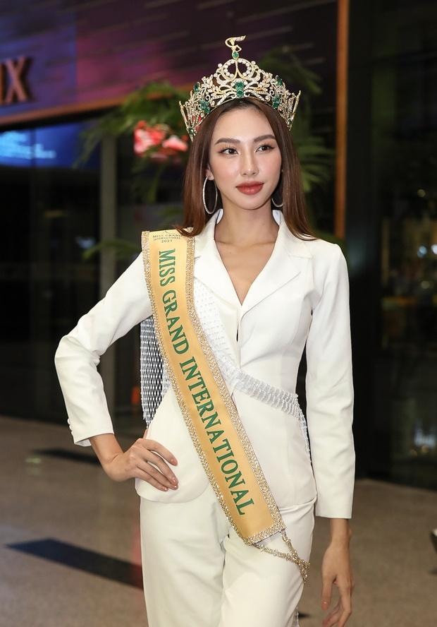 Thùy Tiên làm rụng hột xoàn trên vương miện Miss Grand 12 tỷ?-5