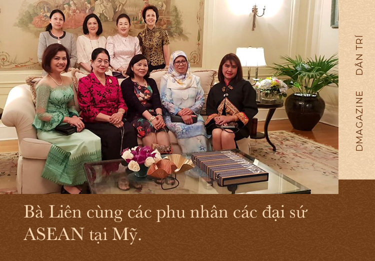 Tiết lộ trợ lý Tổng thống Mỹ uống mắm bằng ly, phát sốt vì bánh trôi Việt - 12 Tiết lộ trợ lý Tổng thống Mỹ uống mắm bằng ly, phát sốt vì bánh trôi Việt - 12