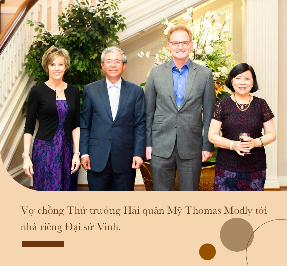 Tiết lộ trợ lý Tổng thống Mỹ uống mắm bằng ly, phát sốt vì bánh trôi Việt - 17 Tiết lộ trợ lý Tổng thống Mỹ uống mắm bằng ly, phát sốt vì bánh trôi Việt - 17