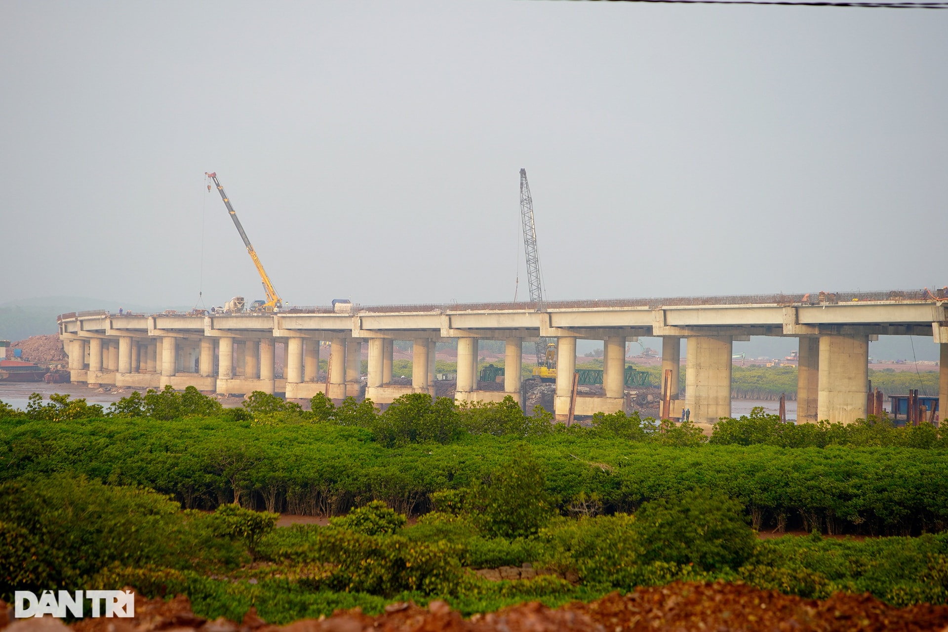 Quảng Ninh: Tuyến cao tốc xuyên tỉnh dài nhất Việt Nam gấp rút về đích - 6 Quảng Ninh: Tuyến cao tốc xuyên tỉnh dài nhất Việt Nam gấp rút về đích - 6