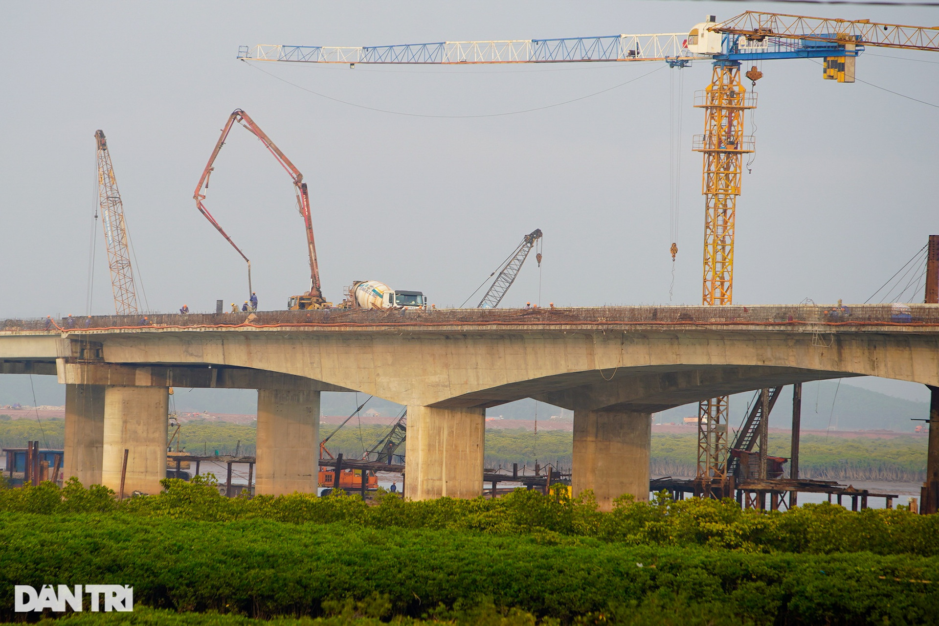 Quảng Ninh: Tuyến cao tốc xuyên tỉnh dài nhất Việt Nam gấp rút về đích - 7