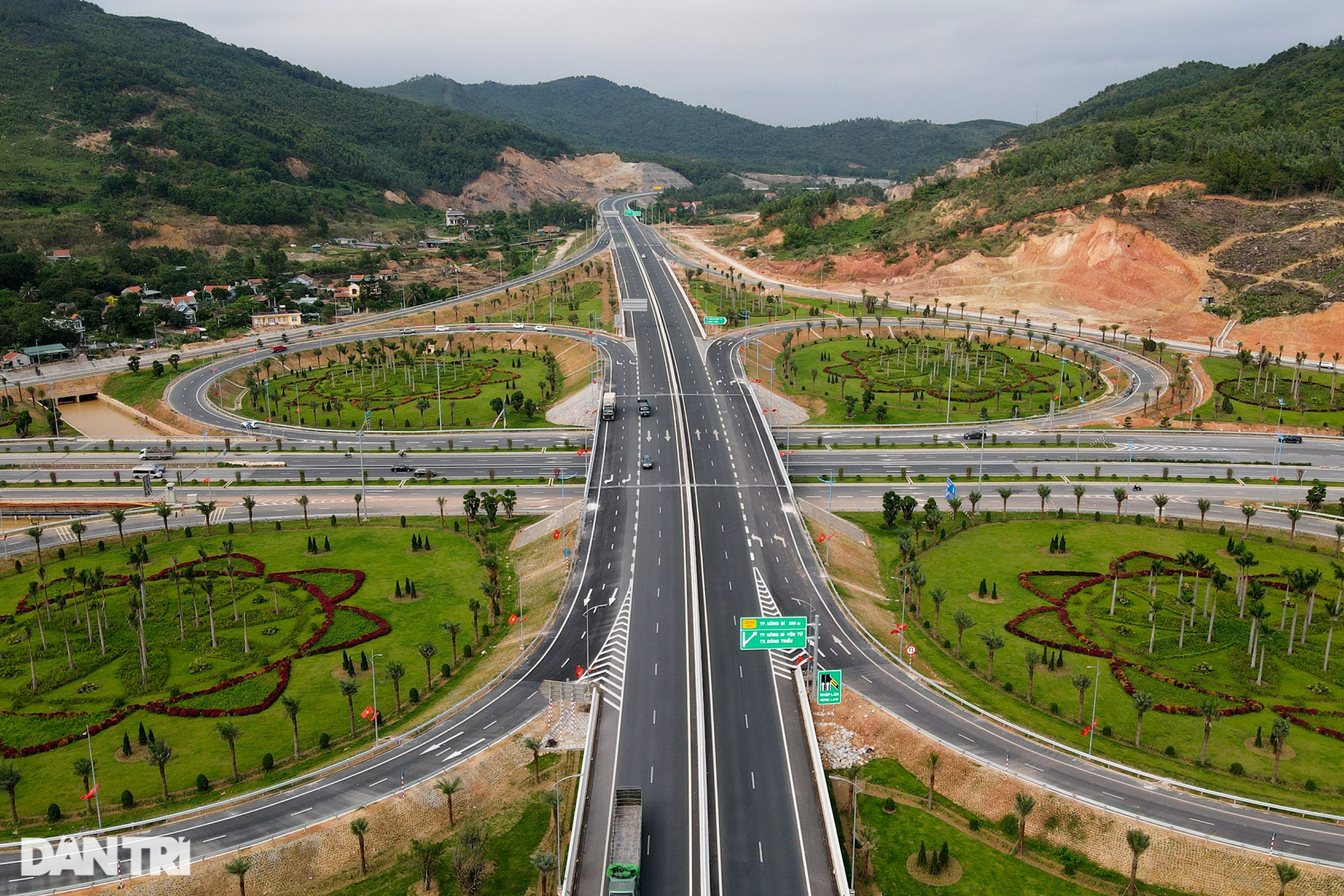 Quảng Ninh: Tuyến cao tốc xuyên tỉnh dài nhất Việt Nam gấp rút về đích - 13