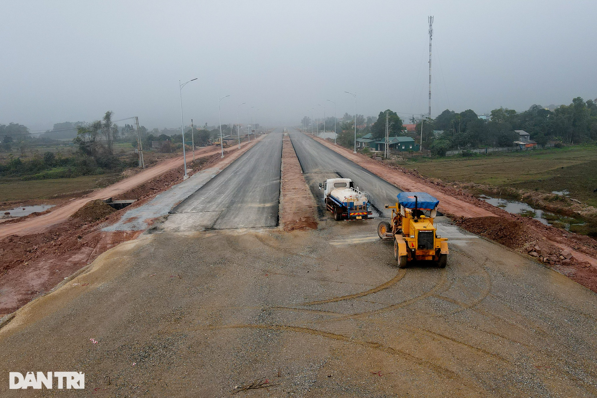 Quảng Ninh: Tuyến cao tốc xuyên tỉnh dài nhất Việt Nam gấp rút về đích - 12