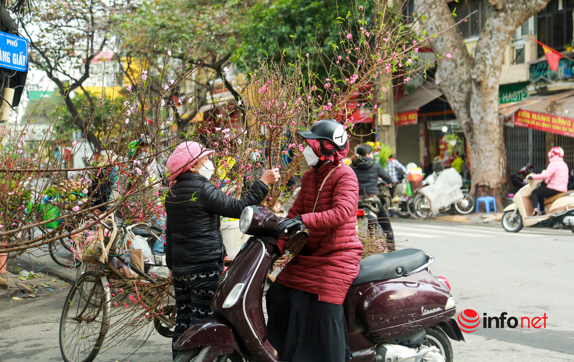 Không khí lạnh tăng cường, người Hà Nội co ro ra đường trong giá rét