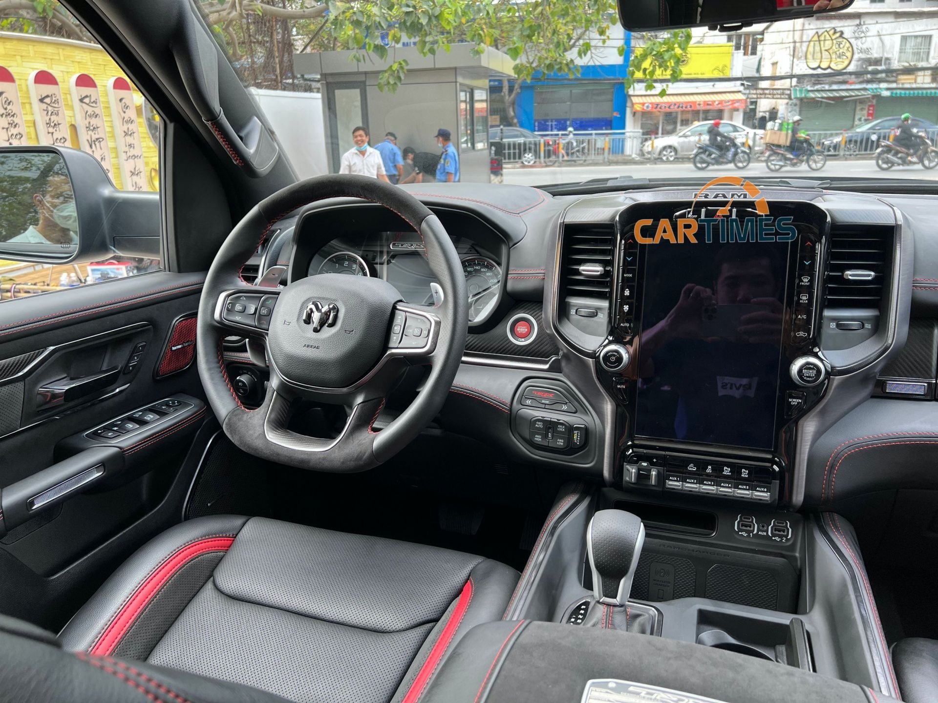 Vô lăng xe RAM TRX Vô lăng xe RAM TRX