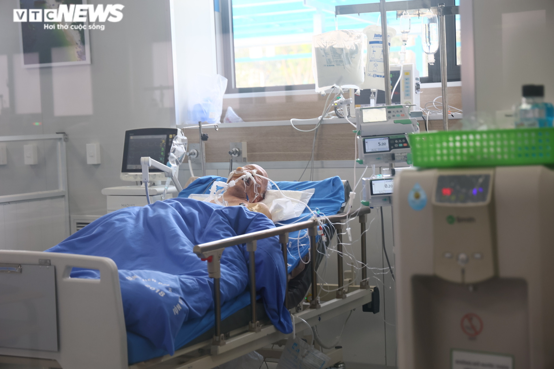Ảnh: Bên trong bệnh viện tuyến cuối điều trị F0 nặng, nguy kịch ở Hà Nội - 8