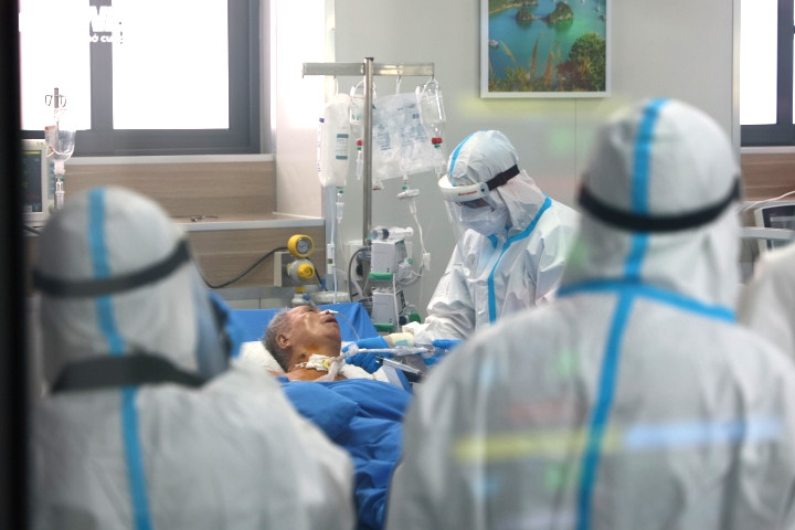 Ảnh: Bên trong bệnh viện tuyến cuối điều trị F0 nặng, nguy kịch ở Hà Nội - 7