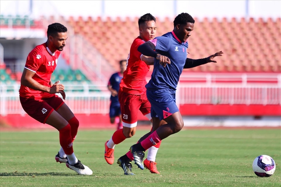 Tiền đạo Gustavo đang thử việc trong màu áo Sài Gòn. Ảnh: Thanh Vũ