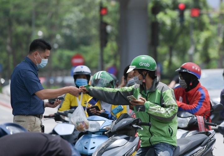 Tân cử nhân trong mùa dịch:  Loay hoay tìm việc, chấp nhận lương 'chạm đáy' - 1