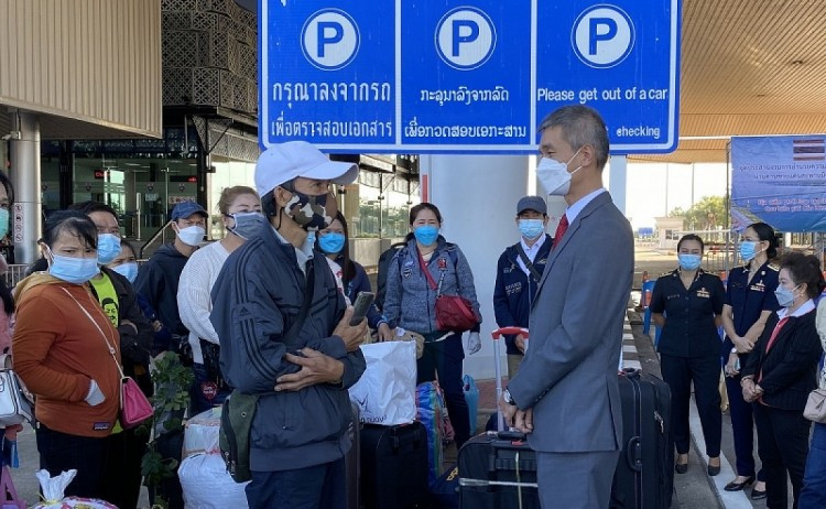 Thái Lan: Tổng LSQ Việt Nam đưa đồng bào về quê đón Tết bằng đường bộ | Người Việt bốn phương | Vietnam+ (VietnamPlus)