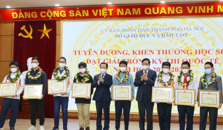 Hà Nội: Tuyên dương học sinh đoạt giải quốc tế năm học 2021-2022