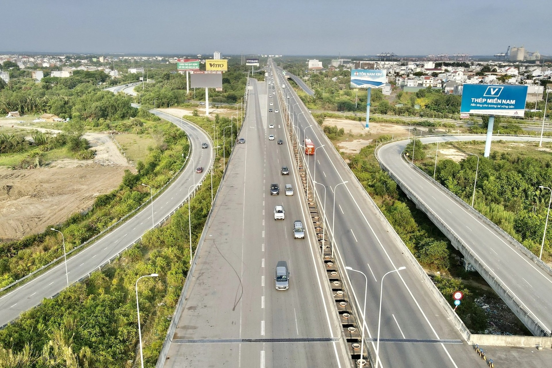 Thu hồi đề xuất người có bằng lái ô tô dưới một năm không chạy quá 60km/h - 1