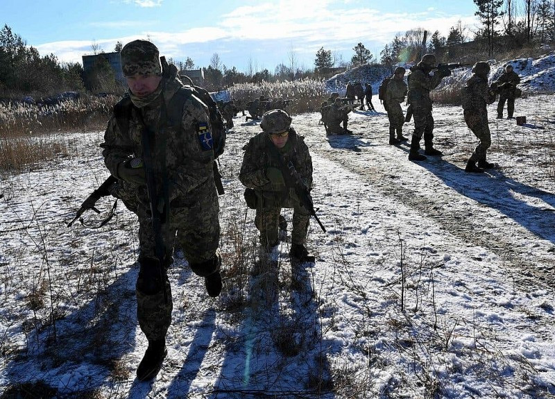 Báo Mỹ: Nếu Moscow quyết định xâm lược Kiev, Washington sẽ cung cấp vũ khí và huấn luyện 'quân nổi dậy'