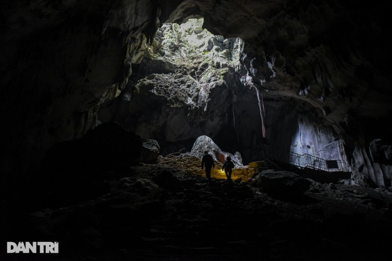 Mục sở thị ngôi chùa có hang 