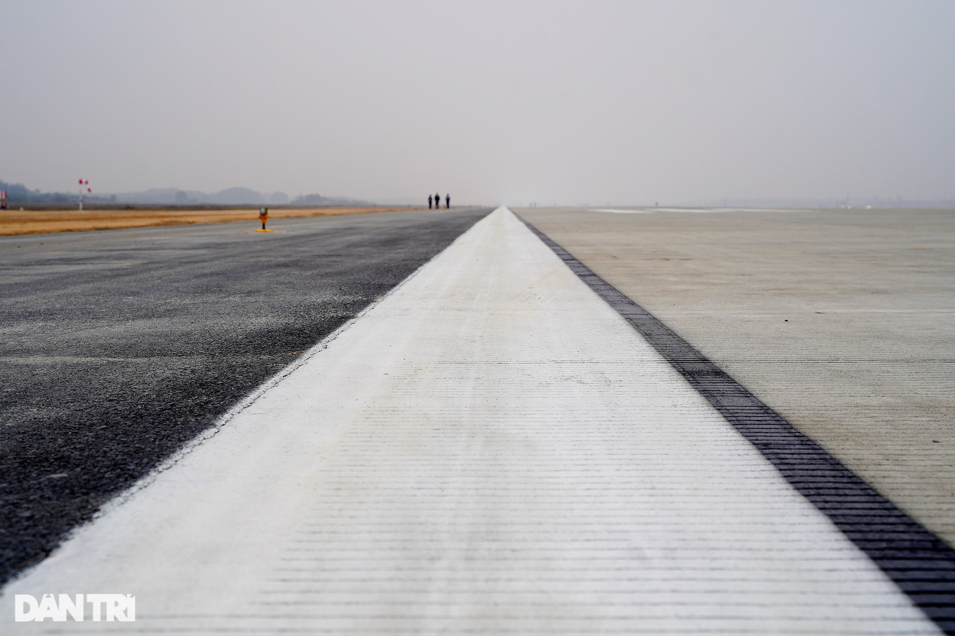 Đường băng 1A sân bay Nội Bài gấp rút hoàn thiện sửa chữa trước Tết Âm lịch - 7