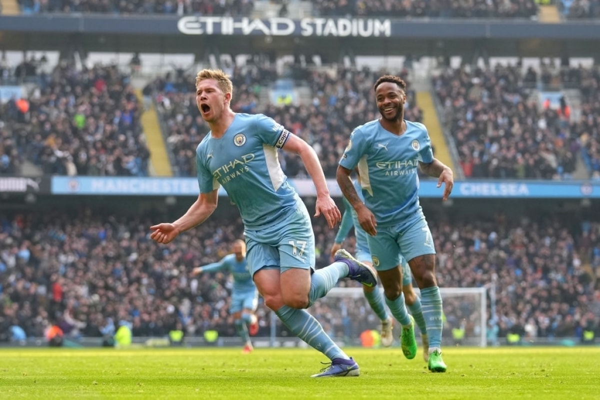 De Bruyne lập siêu phẩm, Man City bỏ xa Chelsea 13 điểm - 1