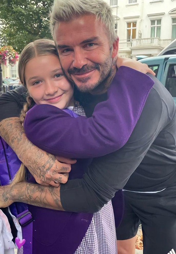 David Beckham bị ‘ném đá’ khi đăng ảnh hôn môi con gái 10 tuổi