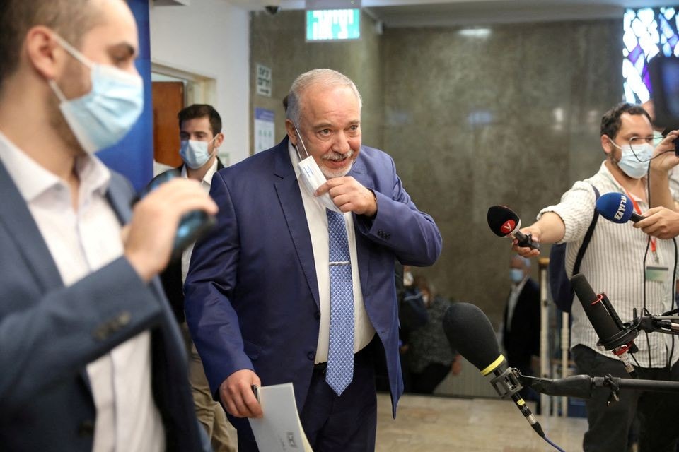 Bộ trưởng Tài chính Israel Avigdor Lieberman phát biểu tại cuộc họp nội các hàng tuần của chính phủ Israel ngày 8/1/2021. (Nguồn: Reuters)