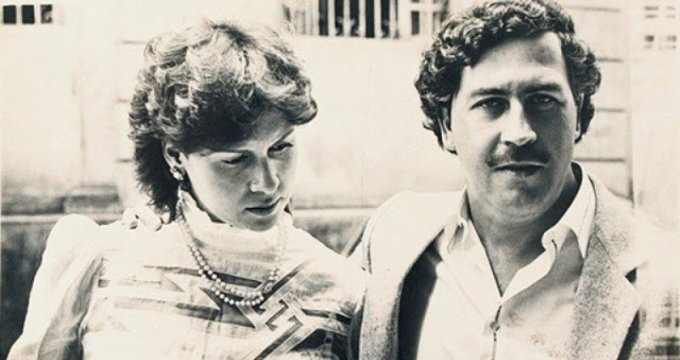 Tháng 3/1976, Escobar kết hôn với Maria Victoria sau hai năm hẹn hò, khi cô dâu 15 tuổi.