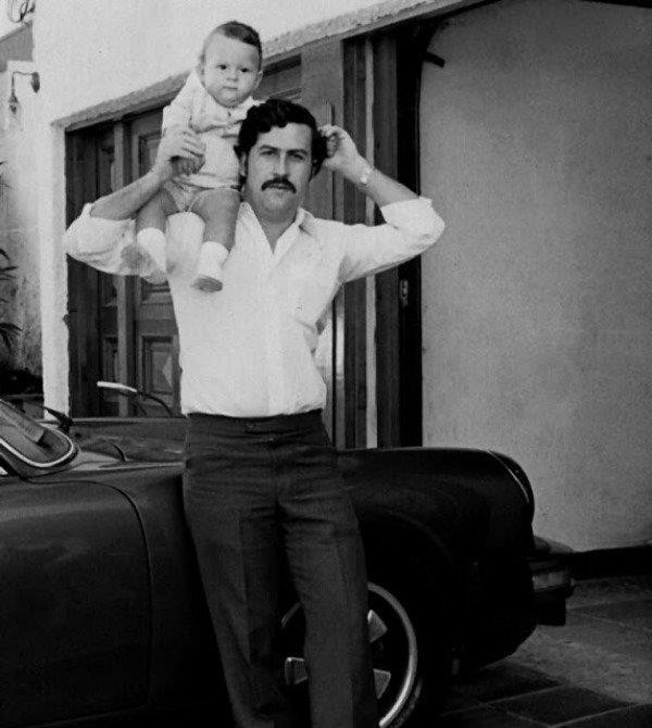 Pablo Escobar và con đầu lòng, Juan Pablo, sinh năm 1977.