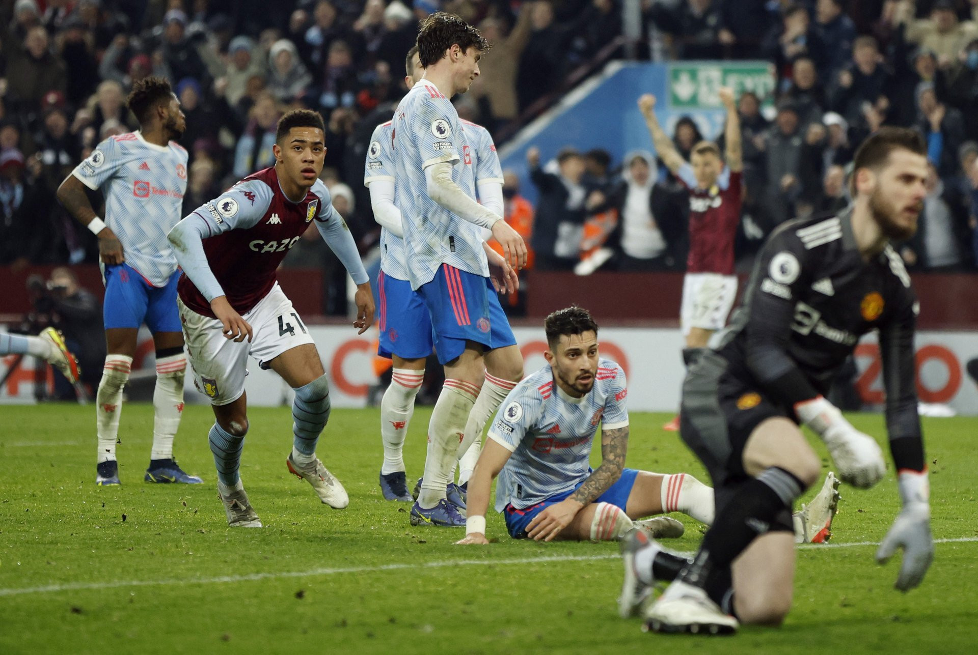 Coutinho chói sáng, Aston Villa cầm hòa Man Utd  - 1