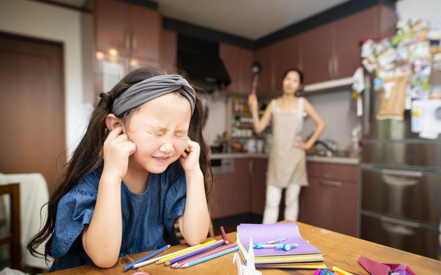 Trẻ thường xuyên bị la mắng có thể để lại 5 di chứng tồi tệ về tinh thần và thể chất, cái thứ 4 là đáng sợ hơn cả-1