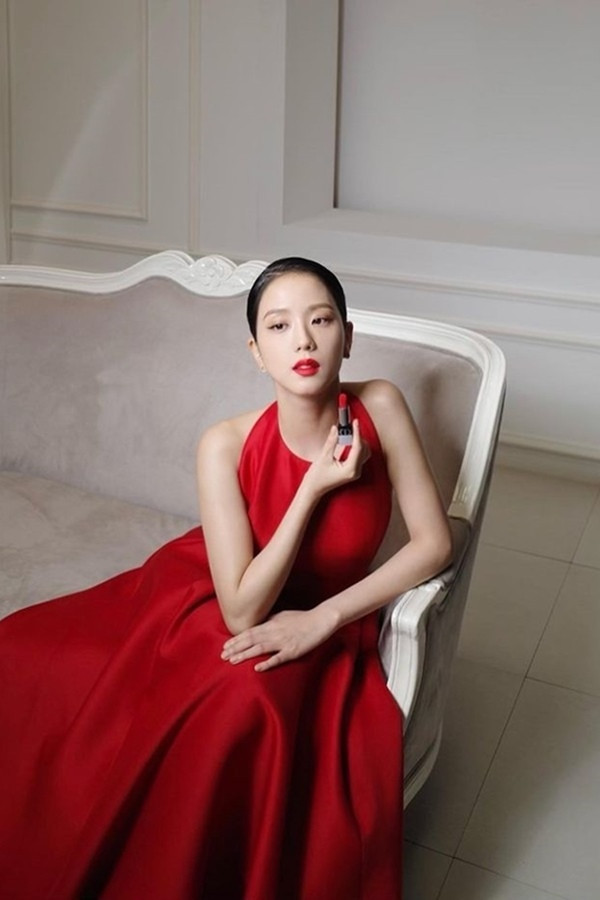Jisoo 'Snowdrop': Nhiều tài lẻ, giỏi 4 ngoại ngữ và là 'nàng thơ' của Dior