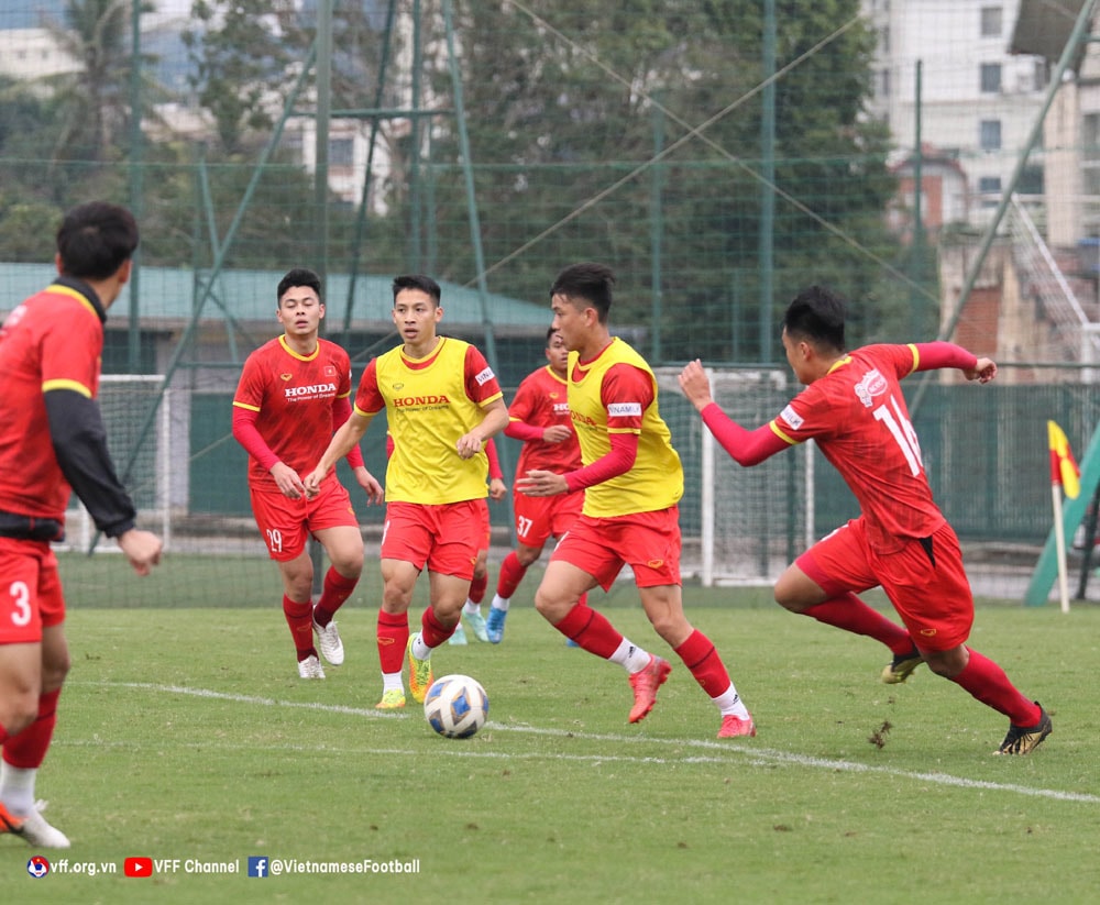 Hoàng Đức trở lại, HLV Park Hang Seo 'chăm sóc' tân binh