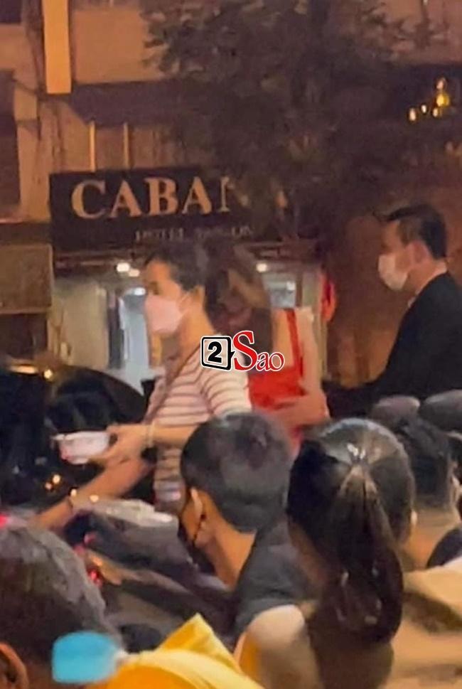 Cứ kề cạnh mỹ nhân, chồng cũ Lệ Quyên lại khiến Vbiz ầm ĩ-4