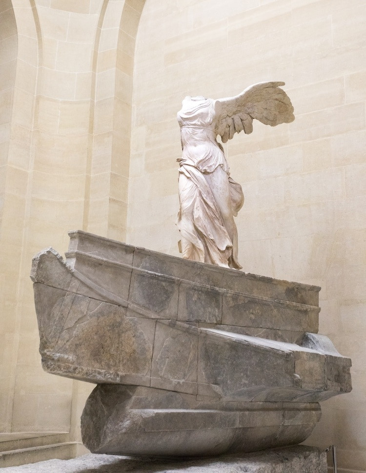 Tiết lộ về bức tượng mất đầu trong bảo tàng Louvre - 1
