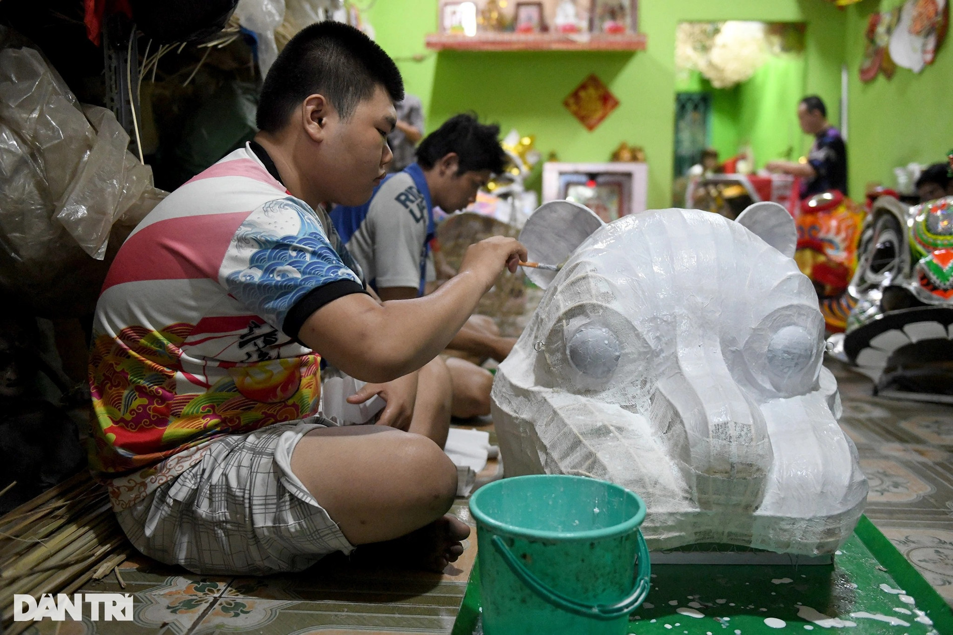 Xưởng đầu lân ở Sài Gòn tất bật sản xuất dịp Tết, thu trăm triệu mỗi tháng - 4