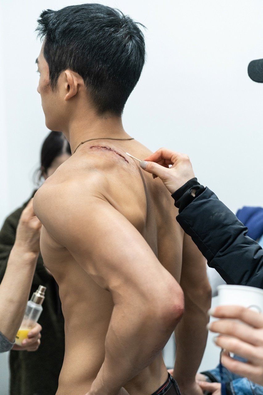 Jung Hae In khoe body 6 múi trong hậu trường 'Snowdrop'