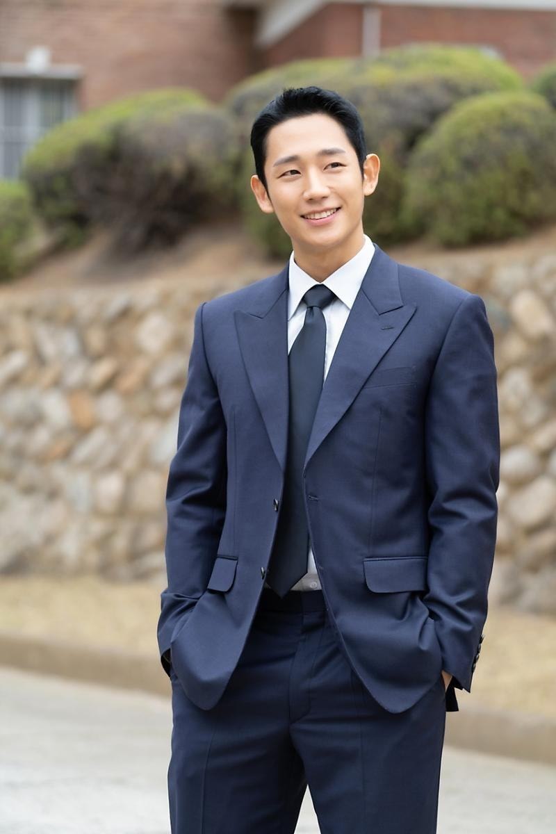 Jung Hae In khoe body 6 múi trong hậu trường 'Snowdrop'