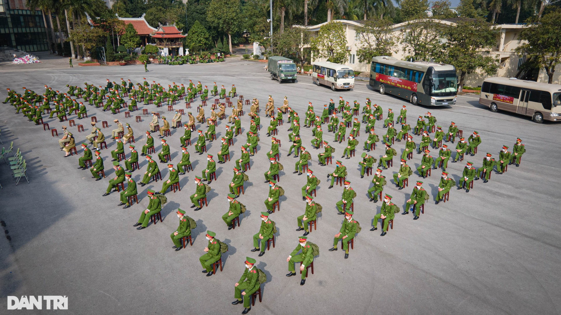Chuyến xe mùa xuân đưa 300 học viên HV Cảnh sát nhân dân về quê đón Tết - 1