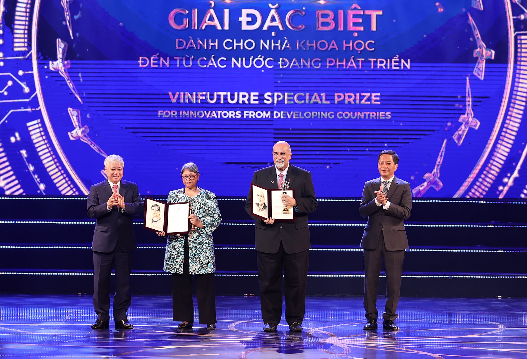Vinh danh những công trình khoa học truyền cảm hứng phụng sự nhân loại - Ảnh 3. Vinh danh những công trình khoa học truyền cảm hứng phụng sự nhân loại - Ảnh 3.