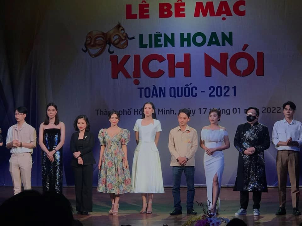 dem-phat-giai-lien-hoan-san-khau-kich-noi-toan-quoc-khu-vuc-phia-nam.jpg