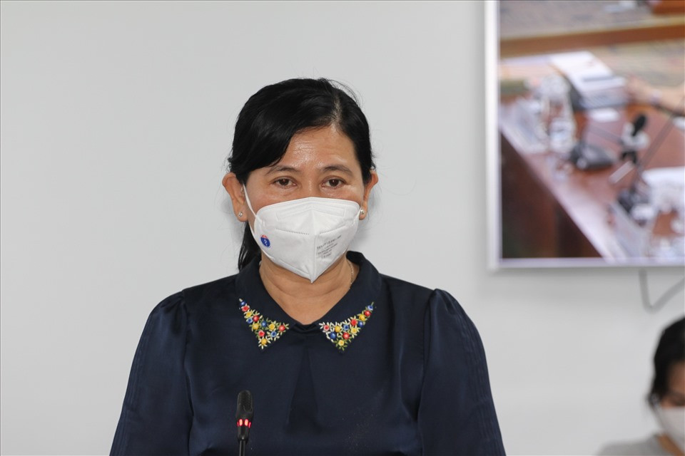 Chánh Văn phòng Sở Y tế TPHCM Nguyễn Thị Huỳnh Mai thông tin về biến chủng Omicron tại họp báo chiều 20.1. Ảnh: Thành Nhân