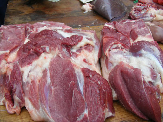 6 dấu hiệu chứng tỏ thịt lợn ngoài chợ đã bị bơm nước, nhiễm bẩn, gian thương lợi dụng ăn lãi to dịp Tết chẳng dại gì rỉ tai mách bạn tránh né-1