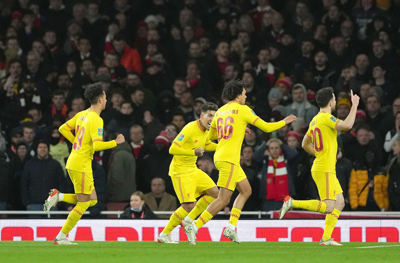 Liverpool thổi bay Arsenal vào chung kết cúp Liên đoàn
