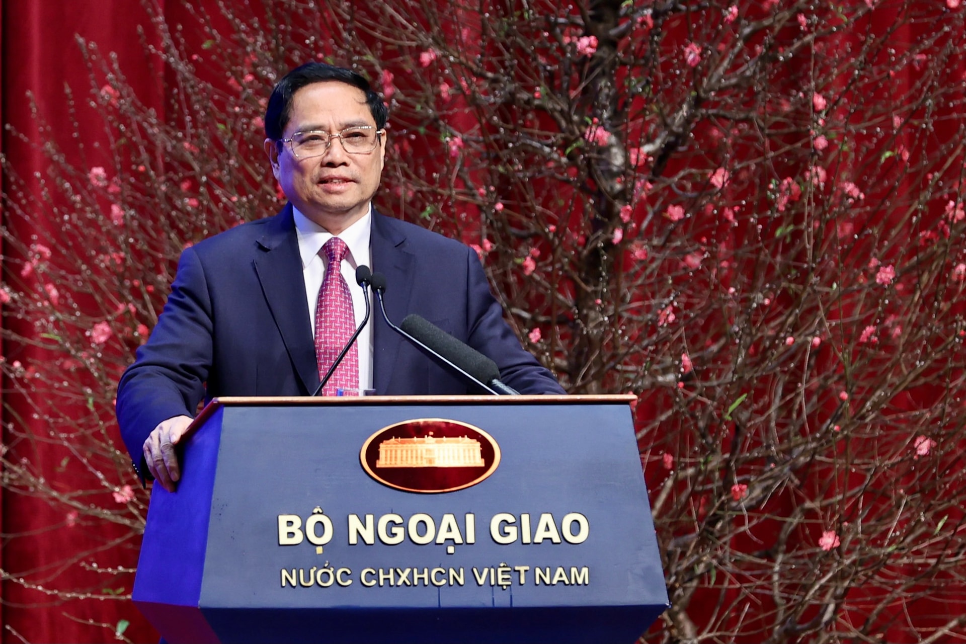 Tiếp tục đẩy mạnh và nâng tầm đối ngoại đa phương, tự tin, sẵn sàng thực hiện những nhiệm vụ lớn hơn - Ảnh 3. Tiếp tục đẩy mạnh và nâng tầm đối ngoại đa phương, tự tin, sẵn sàng thực hiện những nhiệm vụ lớn hơn - Ảnh 3.