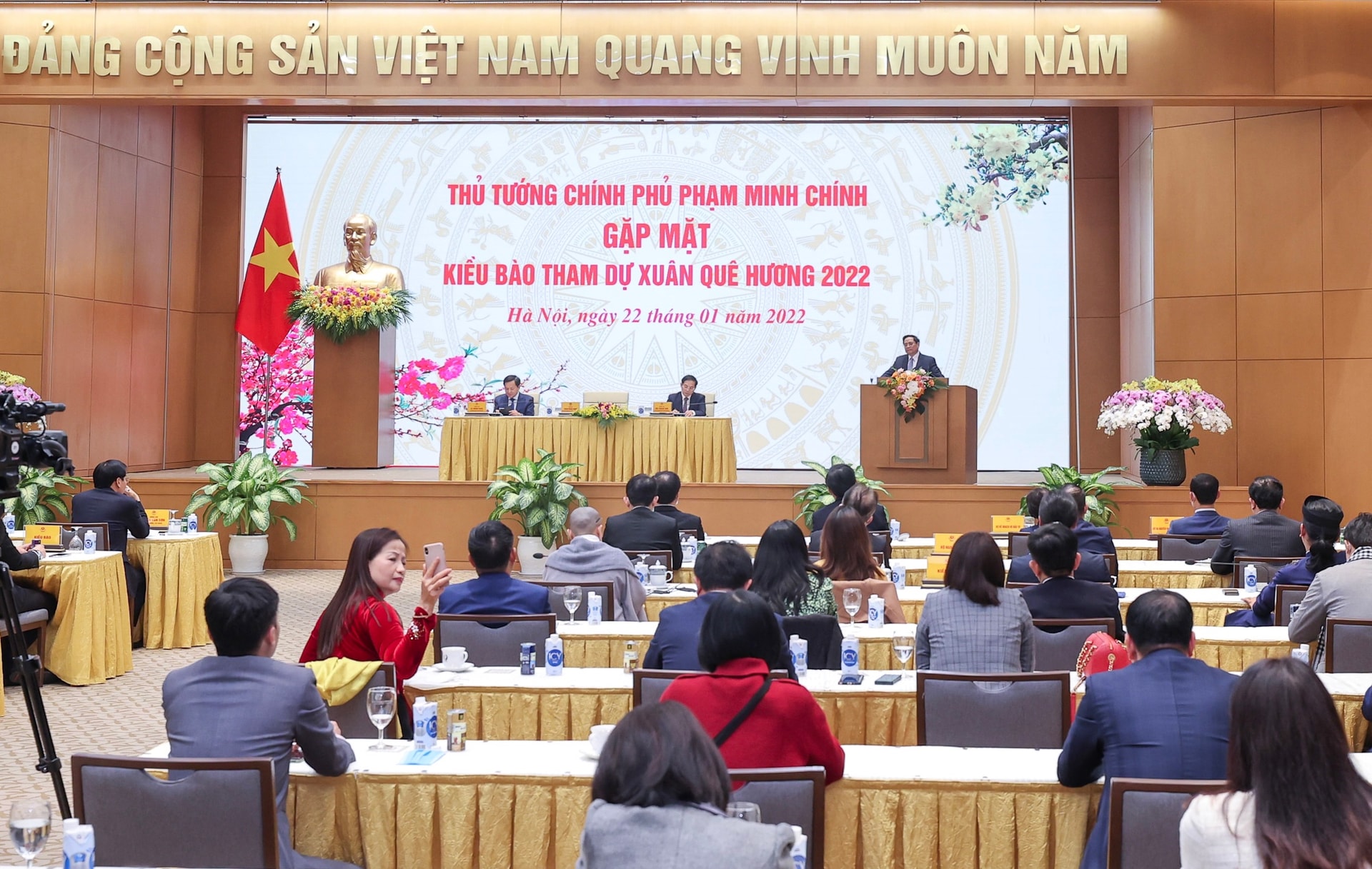 Thủ tướng Phạm Minh Chính: Chính phủ sẽ có giải pháp để 'đường về quê gần hơn' với kiều bào - Ảnh 6. Thủ tướng Phạm Minh Chính: Chính phủ sẽ có giải pháp để 'đường về quê gần hơn' với kiều bào - Ảnh 6.