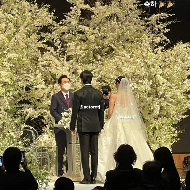Hình ảnh hiếm hoi lễ cưới của Park Shin Hye và Choi Tae Joon