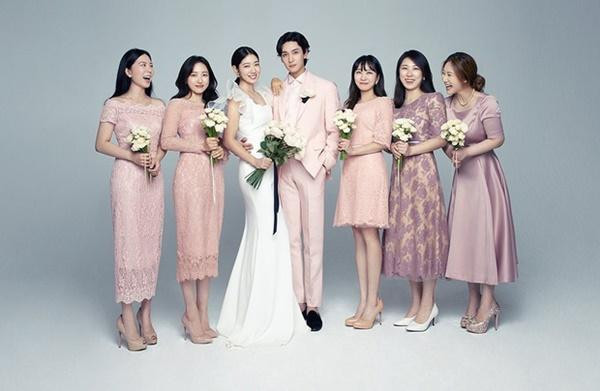 Loạt ảnh cưới siêu hiếm của Park Shin Hye, dàn phù dâu xinh ngất lộ diện-1