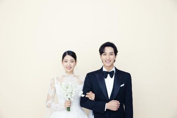 Loạt ảnh cưới siêu hiếm của Park Shin Hye, dàn phù dâu xinh ngất lộ diện-13