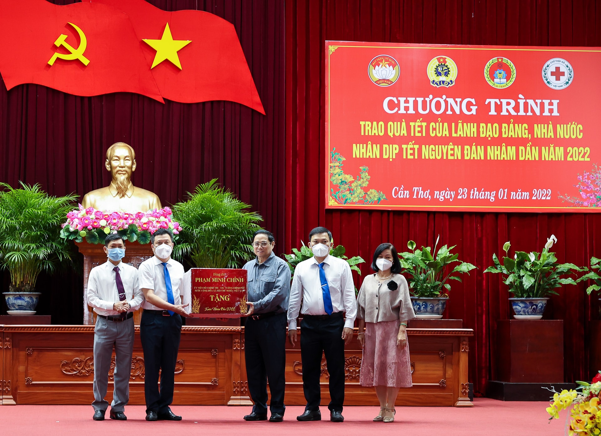 Thủ tướng Phạm Minh Chính: Đón người dân về quê an toàn, chăm lo để mọi người đều có Tết, bù đắp những khó khăn, mất mát do dịch bệnh - Ảnh 8.