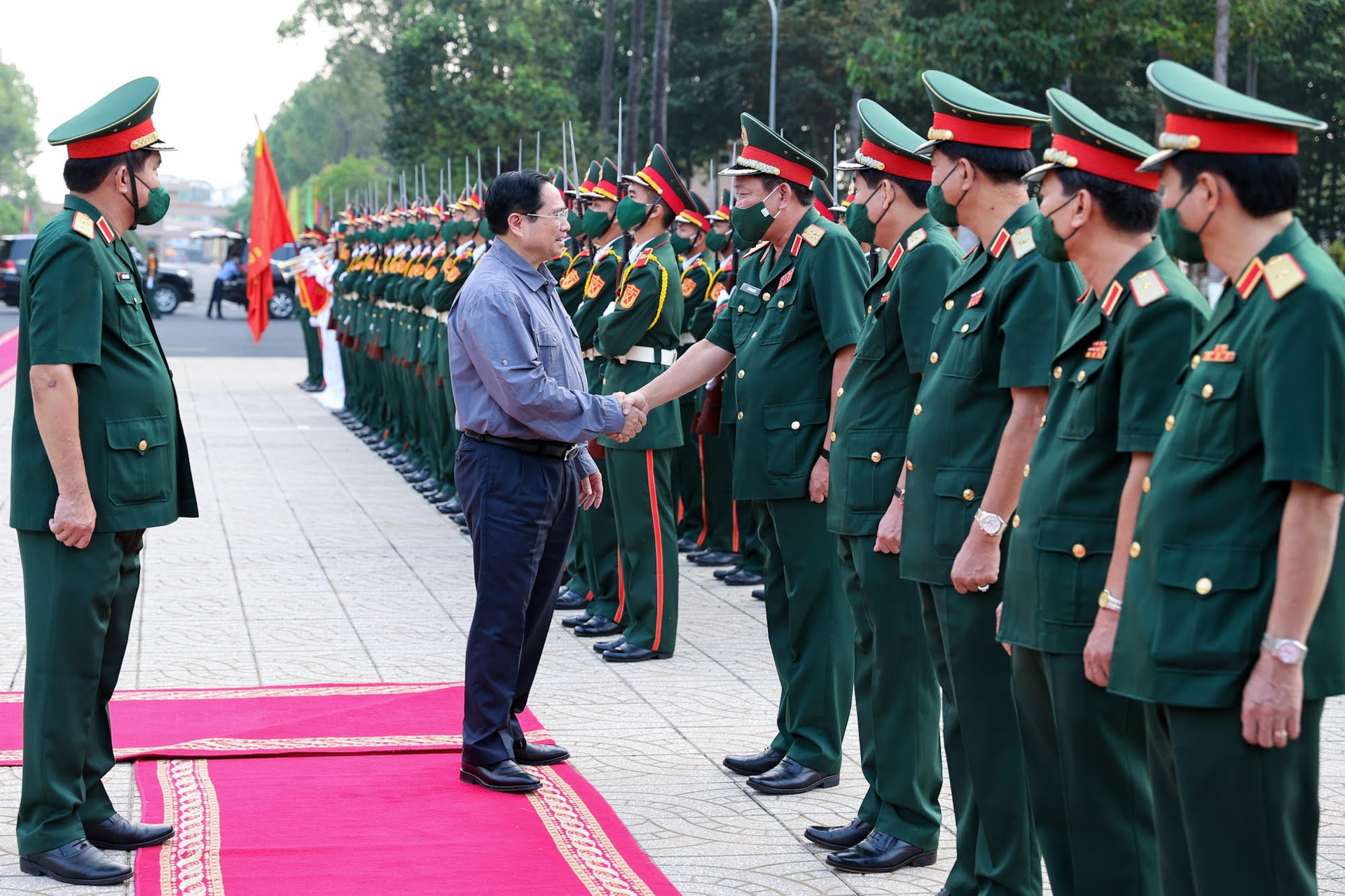Đón người dân về quê an toàn, chăm lo để mọi người đều có Tết, bù đắp lại những khó khăn, mất mát do dịch bệnh - Ảnh 8. Đón người dân về quê an toàn, chăm lo để mọi người đều có Tết, bù đắp lại những khó khăn, mất mát do dịch bệnh - Ảnh 8.