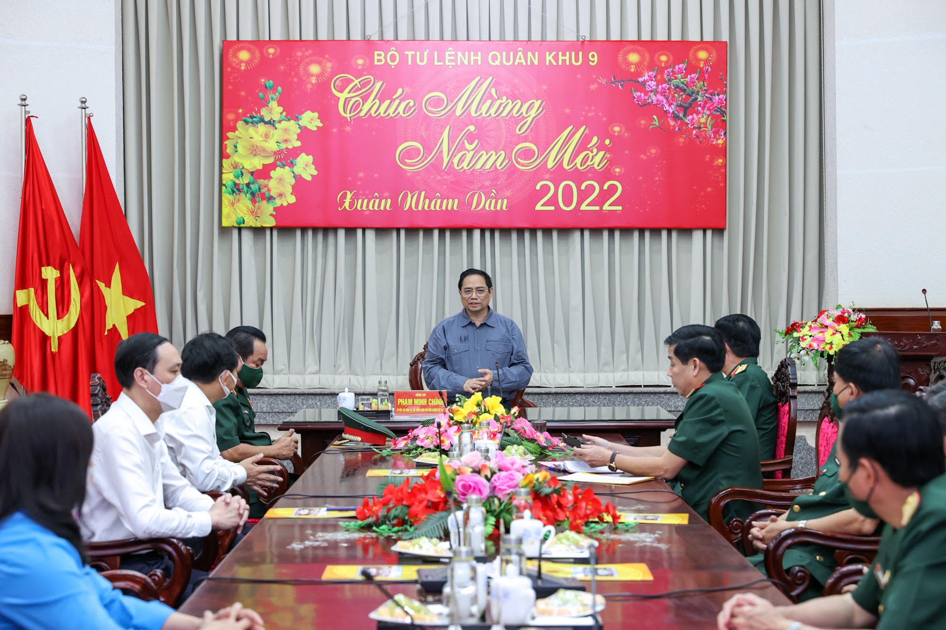 Đón người dân về quê an toàn, chăm lo để mọi người đều có Tết, bù đắp lại những khó khăn, mất mát do dịch bệnh - Ảnh 9. Đón người dân về quê an toàn, chăm lo để mọi người đều có Tết, bù đắp lại những khó khăn, mất mát do dịch bệnh - Ảnh 9.